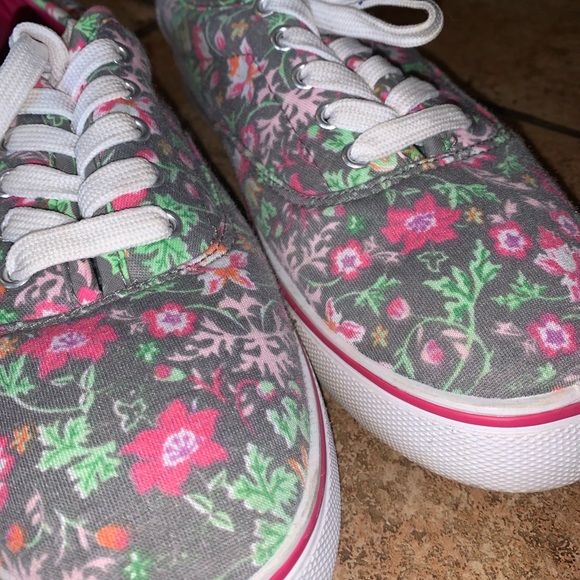 RUE 21 Low Lace Sneaker - Picture 6 of 10